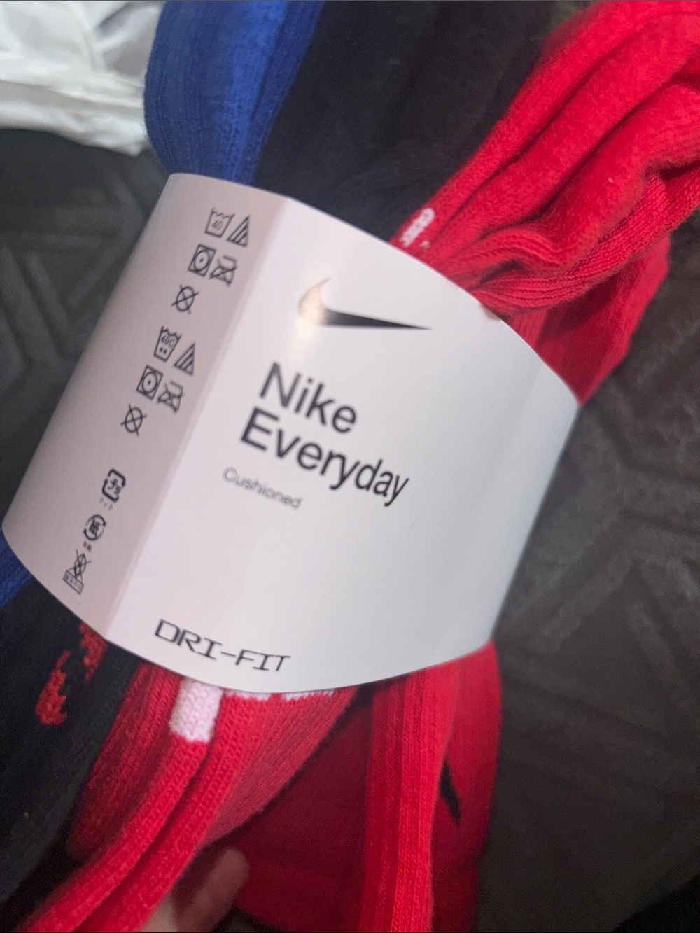 Nike Everyday Cushioned Crew Socks - Red, Black, Blue 2 6 packs - Picture 4 of 7